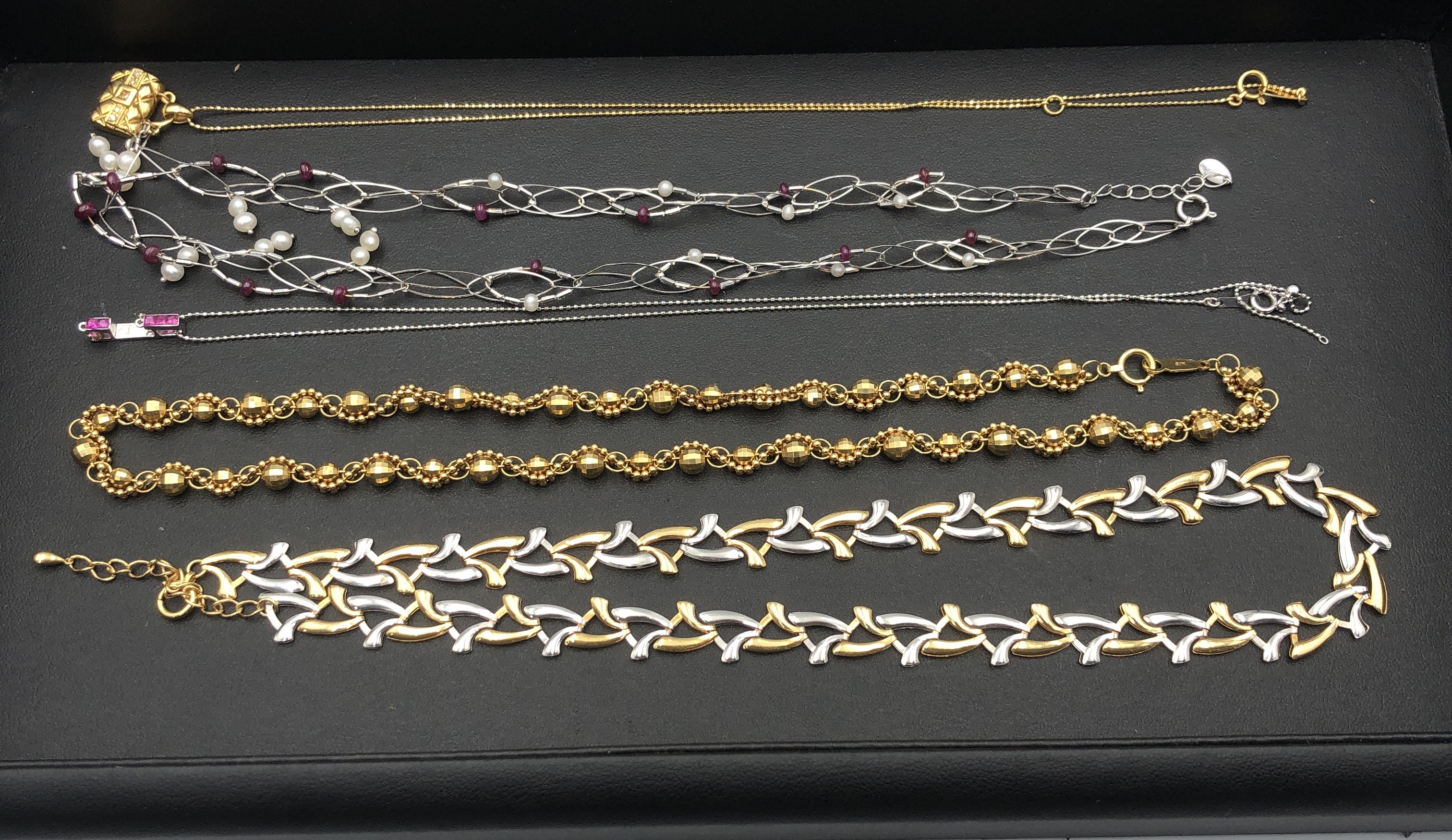 金、プラチナのネックレス